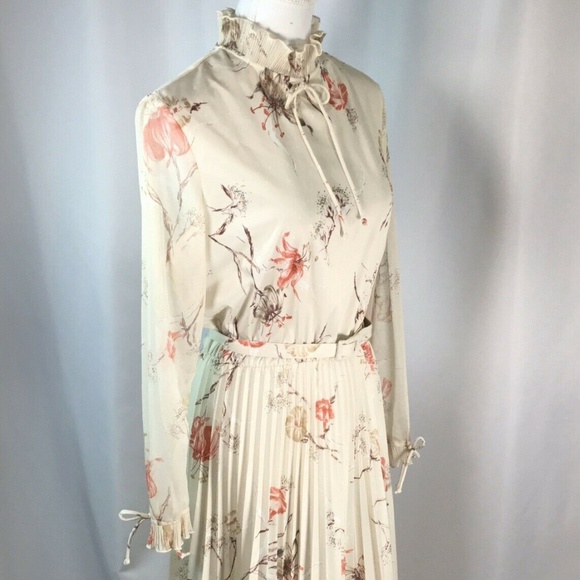 Vintage 70's Dress~Polyester~Pleated Skirt~Belt~ - Picture 2 of 7